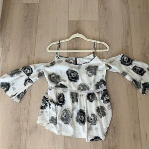 Kensie off shoulder floral blouse
